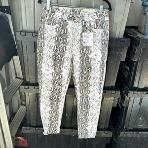 Midrise snake print skinny 🤝